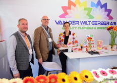 Tessan van Saane (rechts) van Van der Wilt Gerbera's was druk in gesprek met Stefan Hagemann en André Schommertz van Rhein Maas.